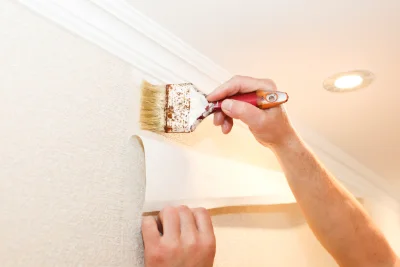Pose de papier peint à la Chassagne — revêtements muraux et toiles de verre